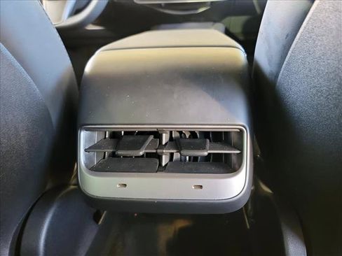 Used 2023 Tesla Model Y Long Range AWD/4WD image 17