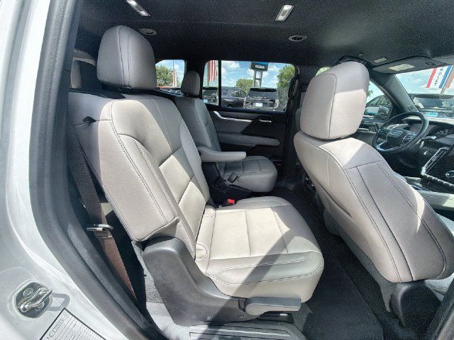 Certified 2026 GMC Acadia Elevation w/ Elevation Premium Package FWD image 26