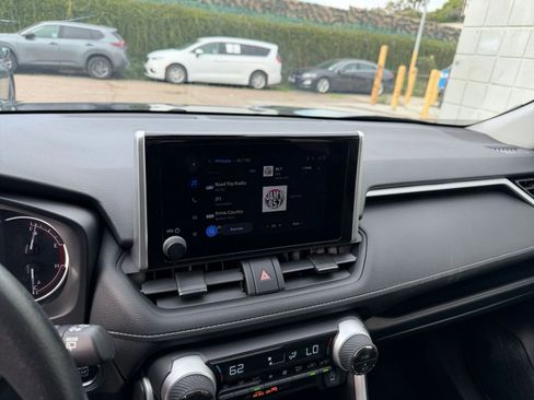 Used 2025 Toyota RAV4 XLE image 21