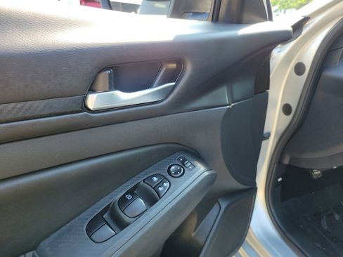 Used 2024 Nissan Altima 2.5 SV FWD image 18