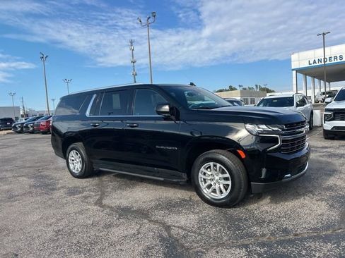 Used 2024 Chevrolet Suburban LT image 1