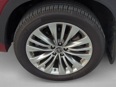 Used 2023 Toyota Highlander Platinum FWD image 7