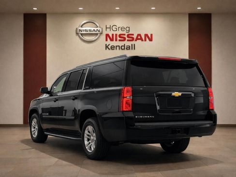 Used 2020 Chevrolet Suburban LT image 2