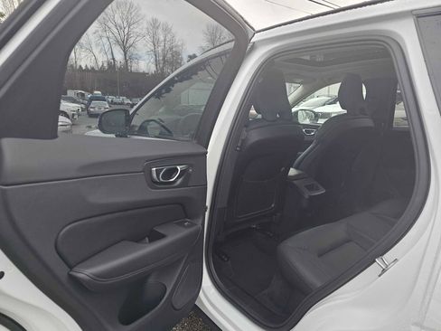 Certified 2025 Volvo XC60 B5 Plus image 17