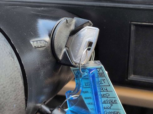 Used 1994 Jeep Cherokee SE image 32