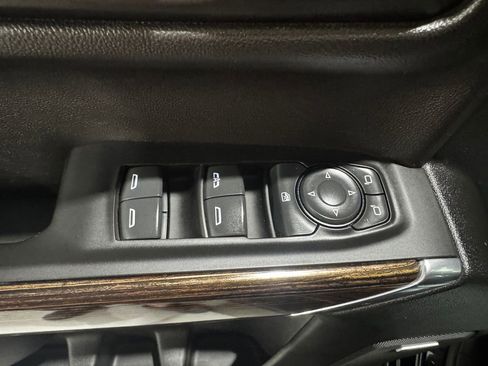 Used 2021 GMC Sierra 1500 Elevation w/ Preferred Package image 19