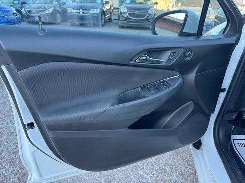 Used 2017 Chevrolet Cruze LT image 13