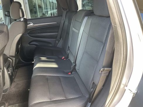 Used 2018 Jeep Grand Cherokee Laredo AWD/4WD image 11