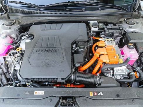 New 2025 Hyundai Elantra SEL FWD image 30
