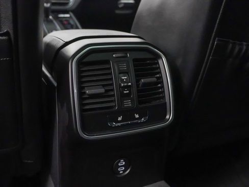 Certified 2025 Porsche Macan image 20