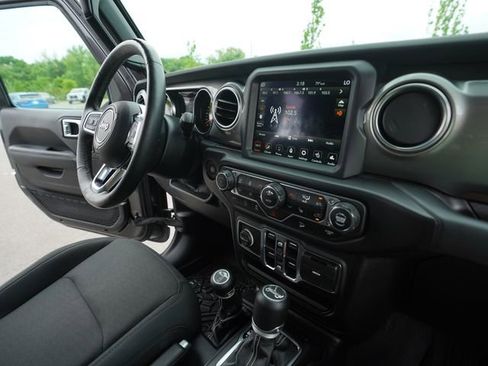 Used 2020 Jeep Wrangler Unlimited Sahara AWD/4WD image 32