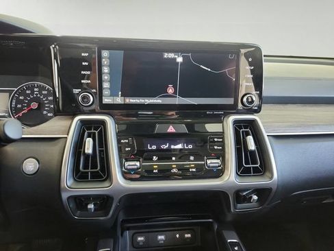 Certified 2022 Kia Sorento X-Line EX AWD/4WD image 18
