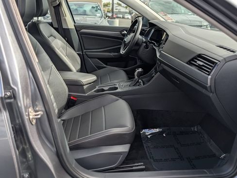 Used 2024 Volkswagen Jetta SE FWD image 10