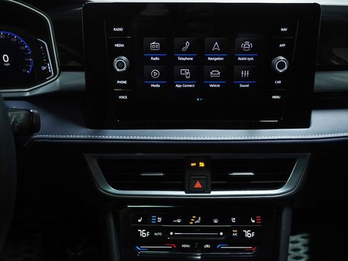 Certified 2025 Volkswagen Taos SEL AWD/4WD image 17