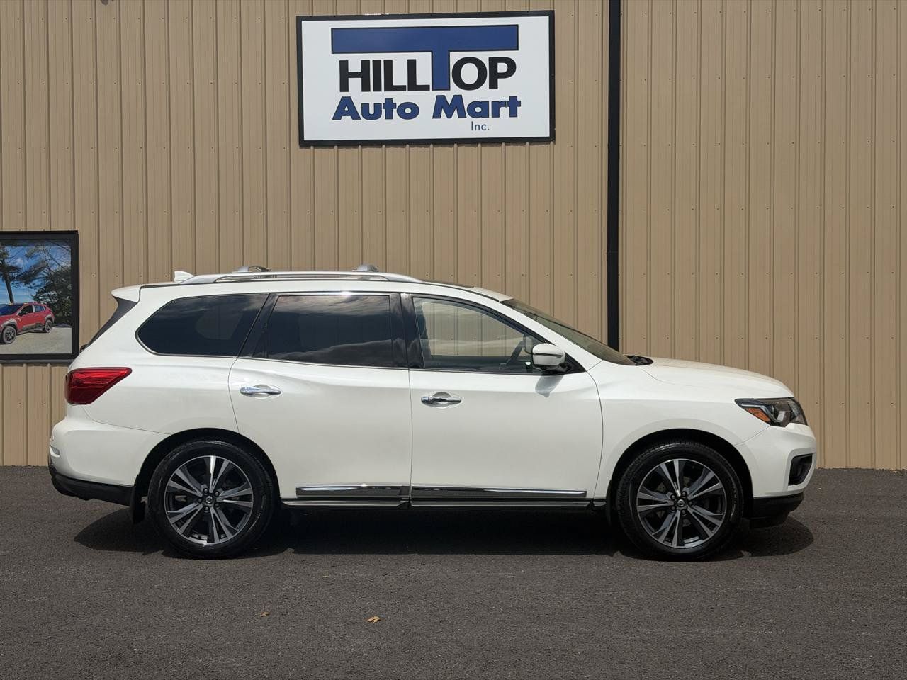 Used 2020 Nissan Pathfinder Platinum FWD image 3