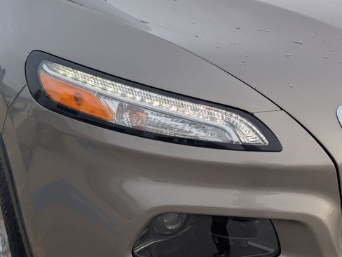 Used 2016 Jeep Cherokee Sport w/ Cold Weather Group image 10