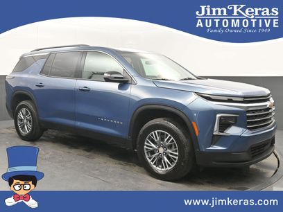 Used 2025 Chevrolet Traverse LT