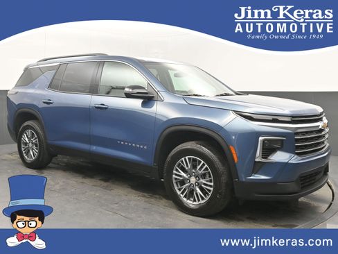 Used 2025 Chevrolet Traverse LT image 1