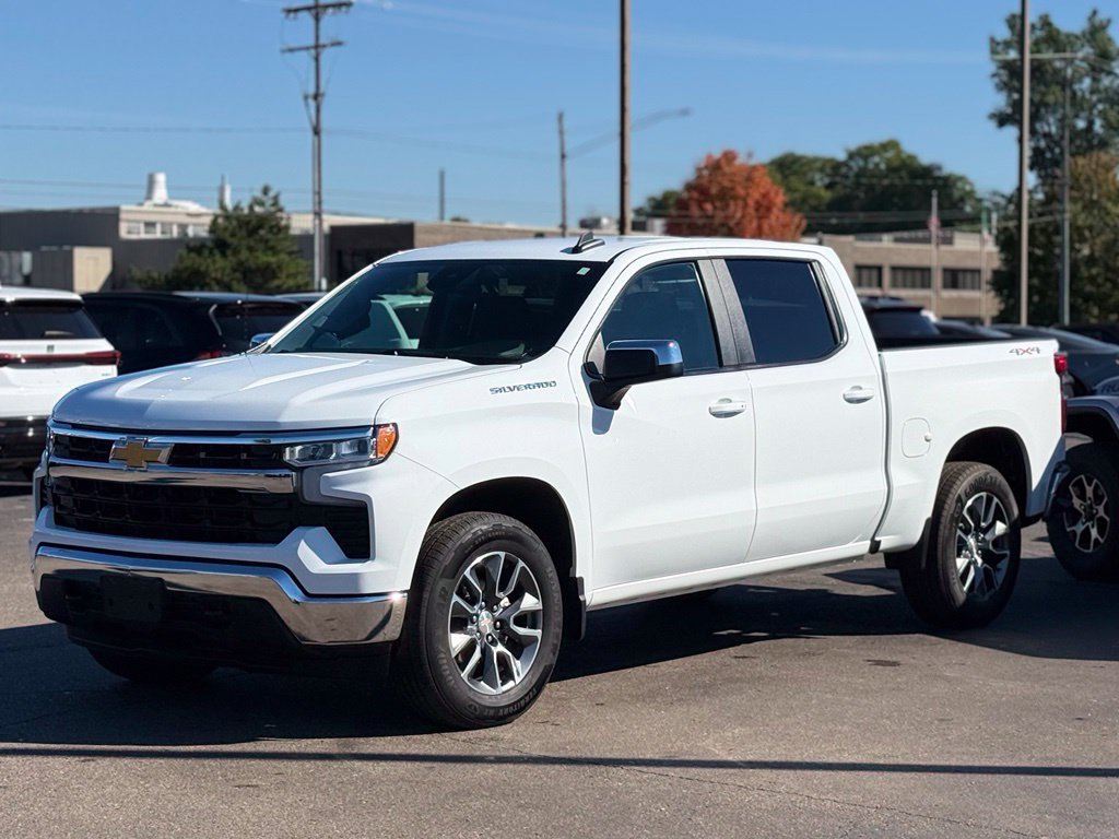 Used 2024 Chevrolet Silverado 1500 LT AWD/4WD image 33