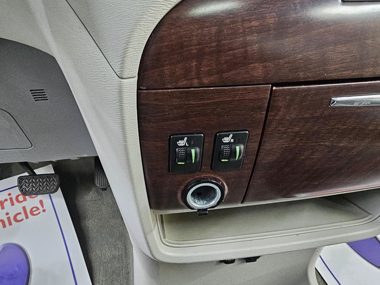 Used 2013 Toyota Sienna XLE FWD image 38