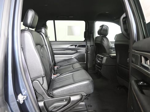 Used 2024 Jeep Wagoneer Series II w/ Flexible Seating Group AWD/4WD image 16