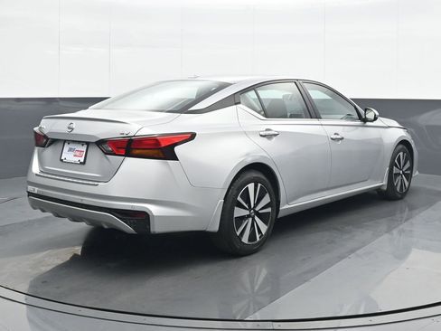 Used 2022 Nissan Altima 2.5 SV FWD image 6