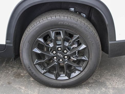 Used 2026 Chevrolet Traverse LT w/ Midnight/Sport Edition FWD image 6