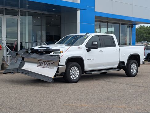Used 2022 Chevrolet Silverado 2500 LT w/ Convenience Package AWD/4WD image 6