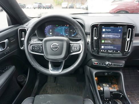 Used 2023 Volvo XC40 B4 Ultimate w/ Climate Package image 5