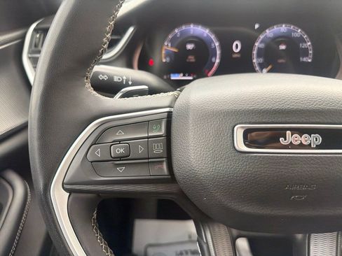 Used 2023 Jeep Grand Cherokee Altitude AWD/4WD image 16