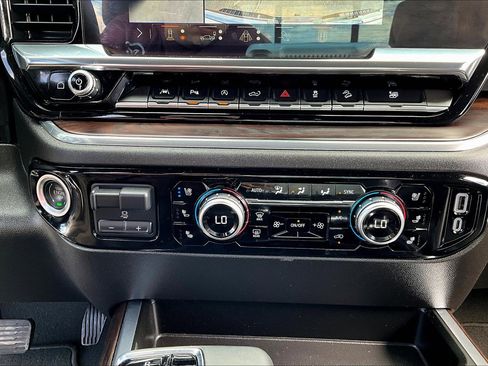 Used 2024 GMC Sierra 1500 SLT w/ SLT Premium Plus Package image 23