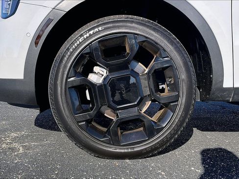 Used 2025 Kia Sorento SX image 9