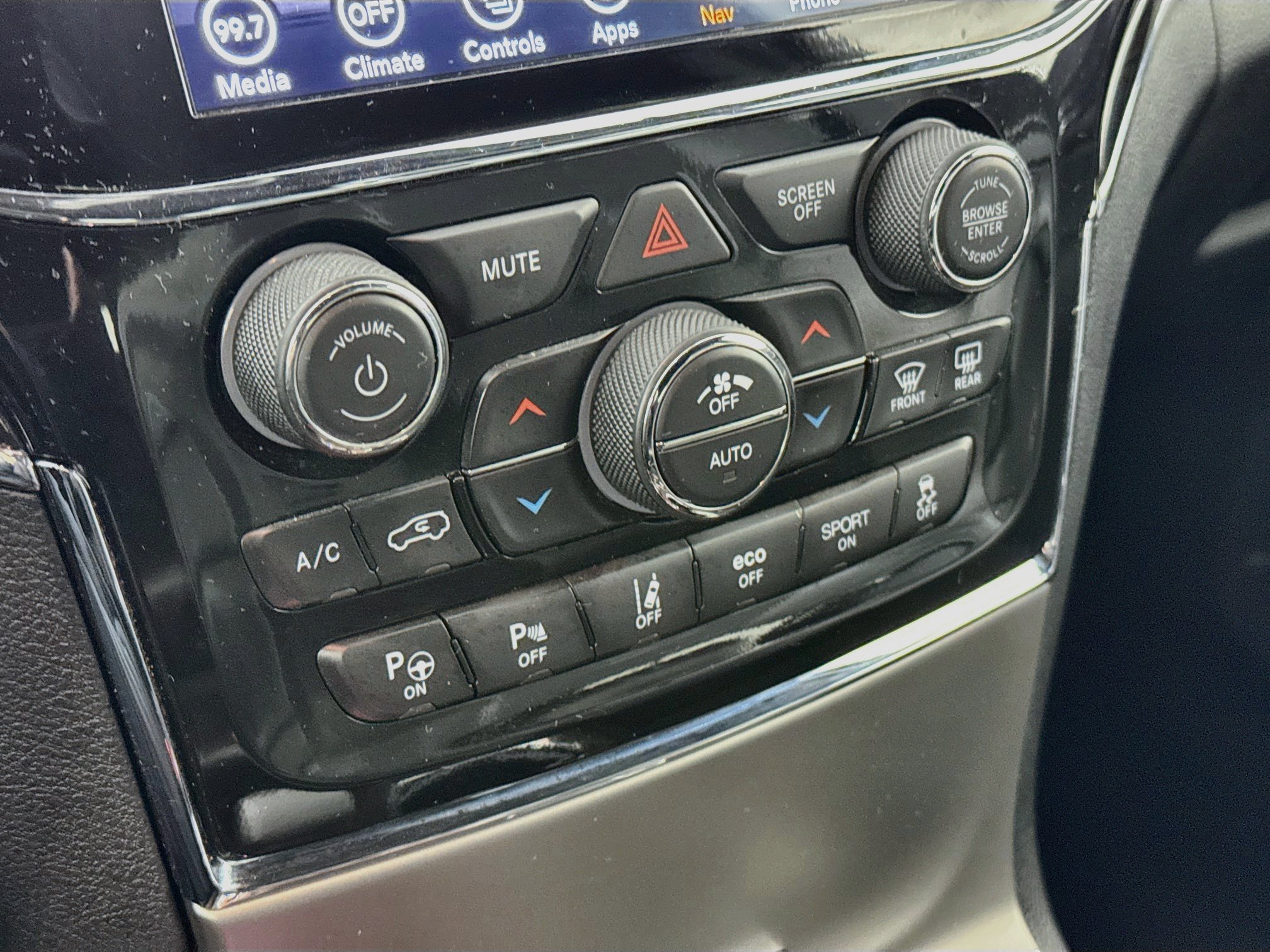 Used 2021 Jeep Grand Cherokee Overland AWD/4WD image 16