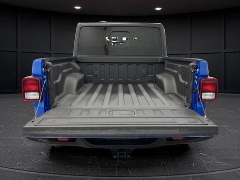 Used 2023 Jeep Gladiator Rubicon w/ Cold Weather Group image 14
