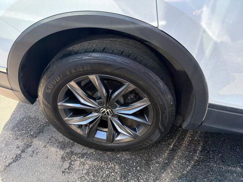 Used 2022 Volkswagen Tiguan SE AWD/4WD image 5