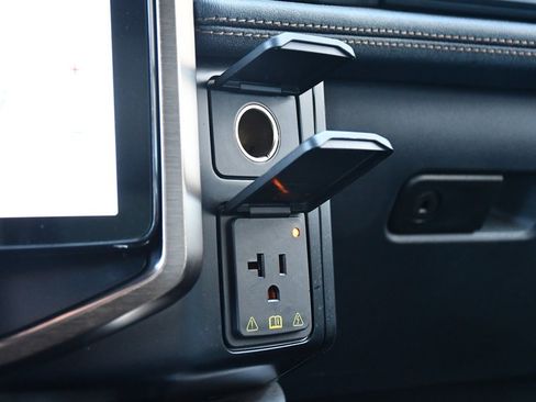 Used 2023 Ford F150 Lightning Lariat image 30