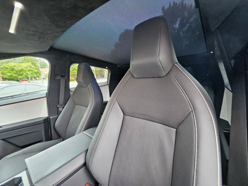 Used 2024 Tesla Cybertruck AWD Crew Cab image 40