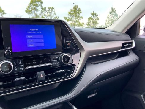 Certified 2024 Toyota Highlander LE image 35