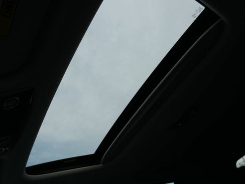 Certified 2024 Kia Niro Wave w/ Wave Preserve Package image 32