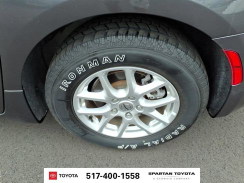 Used 2023 Chrysler Pacifica Touring-L FWD image 11