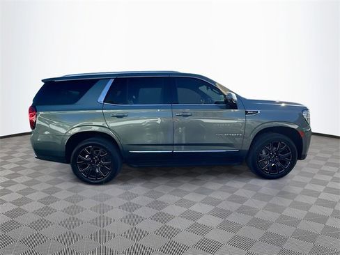 Used 2023 GMC Yukon SLT w/ SLT Premium Package image 8
