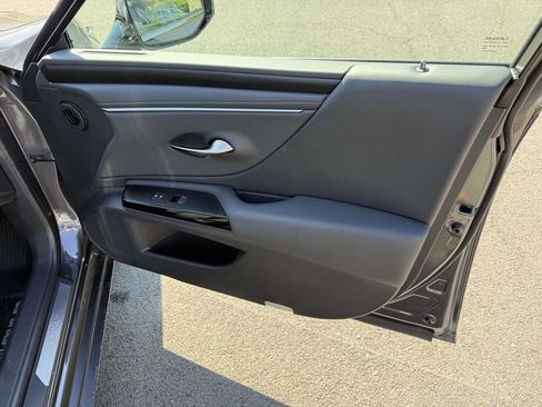Used 2025 Lexus ES 350 w/ Premium Package FWD image 15
