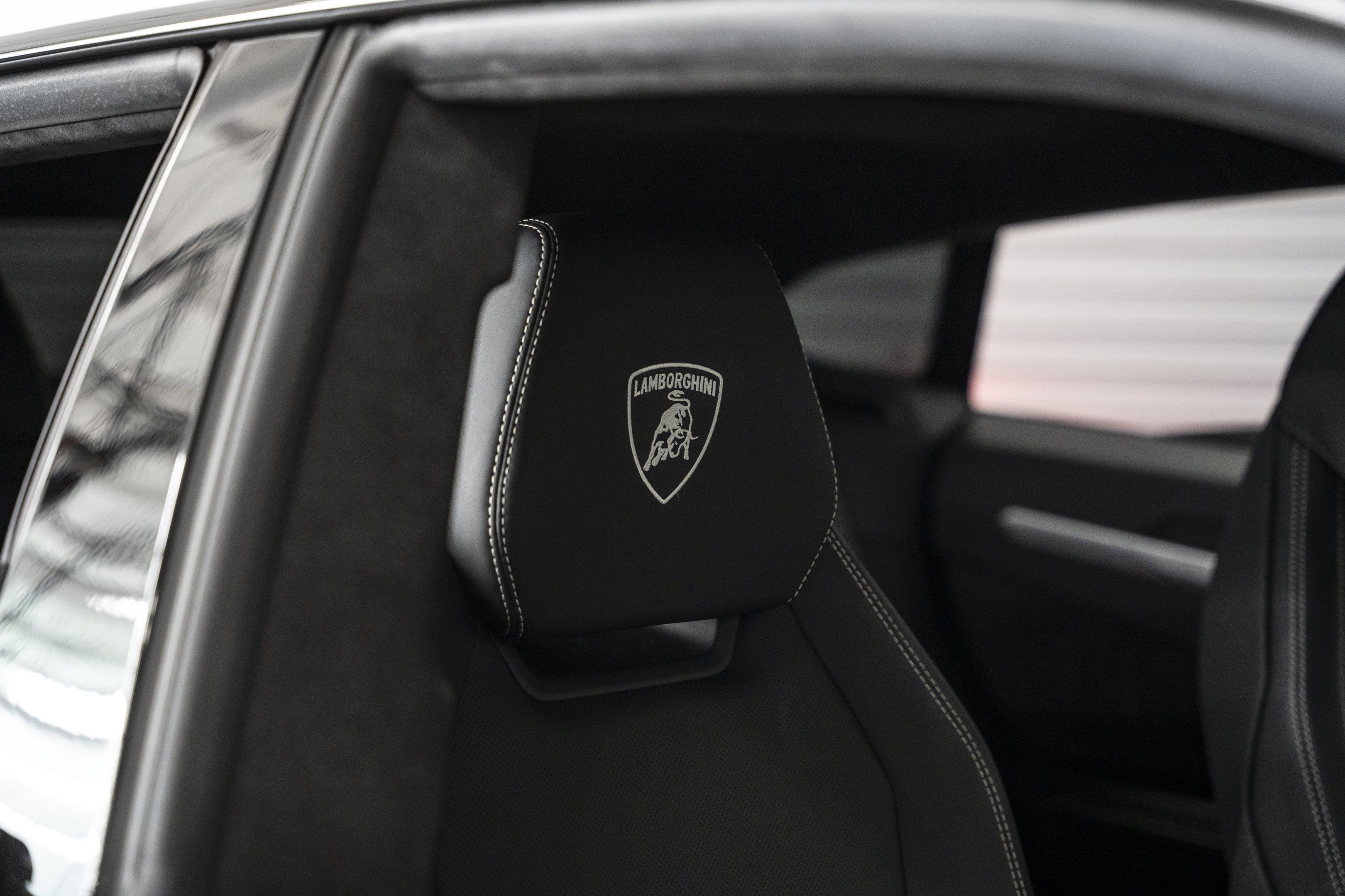Used 2022 Lamborghini Urus AWD/4WD image 30