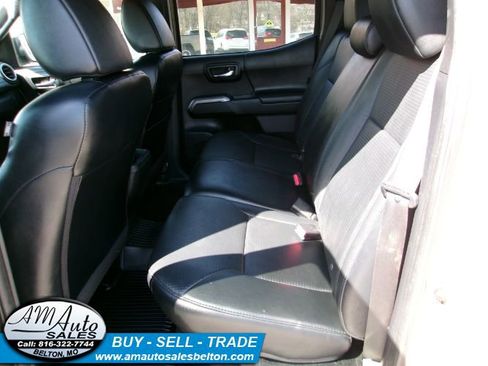 Used 2019 Toyota Tacoma Limited image 32