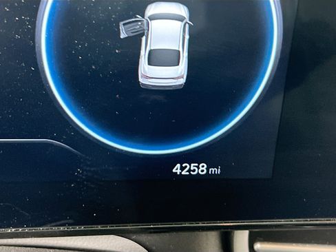 Used 2024 Hyundai Elantra SEL image 12