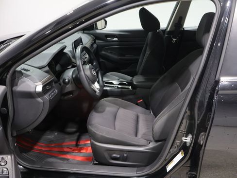 Used 2024 Nissan Altima 2.5 SV FWD image 9