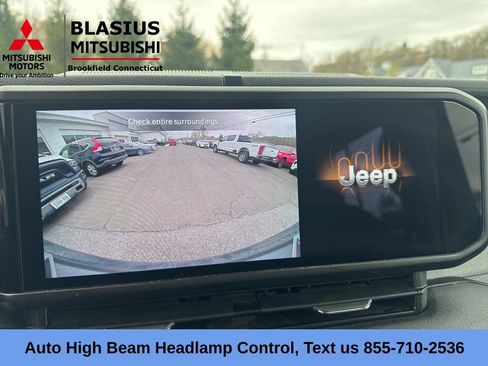 Used 2024 Jeep Wrangler Unlimited w/ Convenience Group AWD/4WD image 30