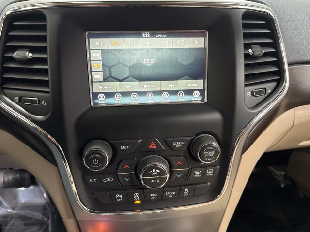 Used 2018 Jeep Grand Cherokee Laredo AWD/4WD image 16