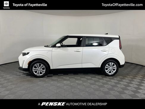 Used 2025 Kia Soul LX FWD image 2