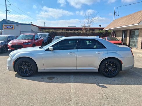 Used 2019 Chrysler 300 S w/ 300S Premium Group 2 image 7